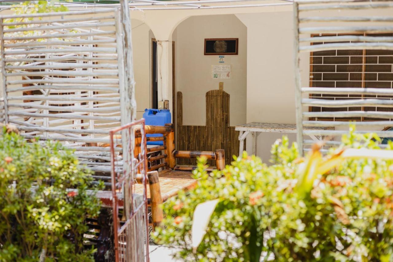 Puerto Galera Hostel Extérieur photo